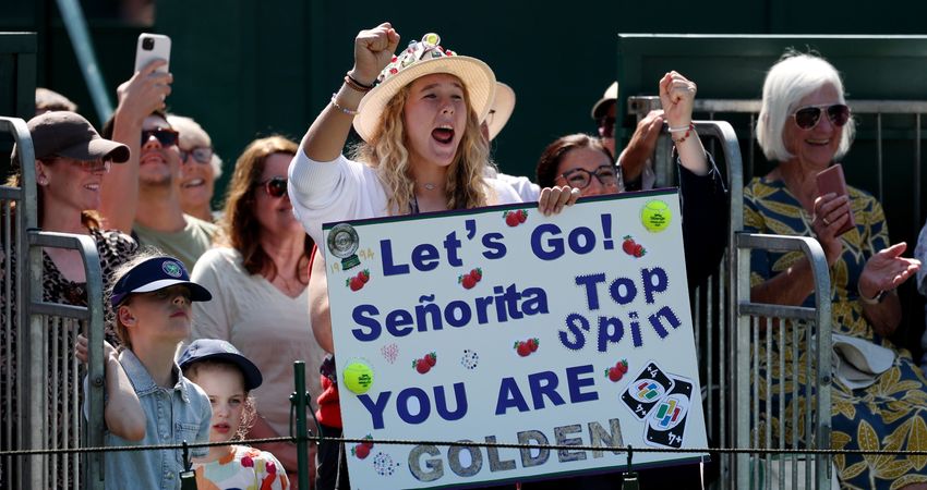 Mirra Andreeva cheering on Conchita Martinez (Getty)